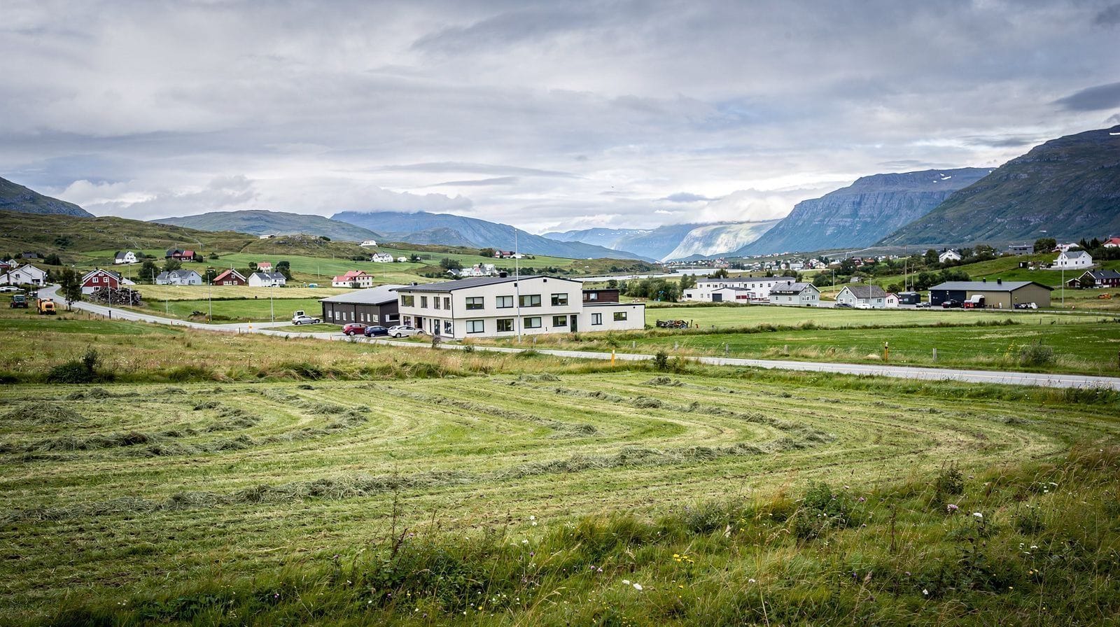 Leknes: Vestvågøya's Practical Hub
