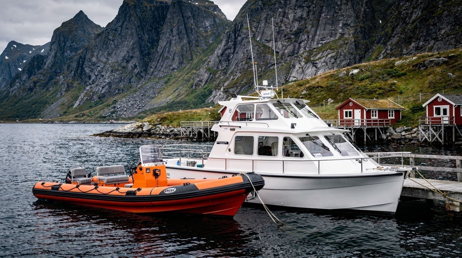 RIB Boat or Classic Boat: Choosing the Right Cruise for the Season