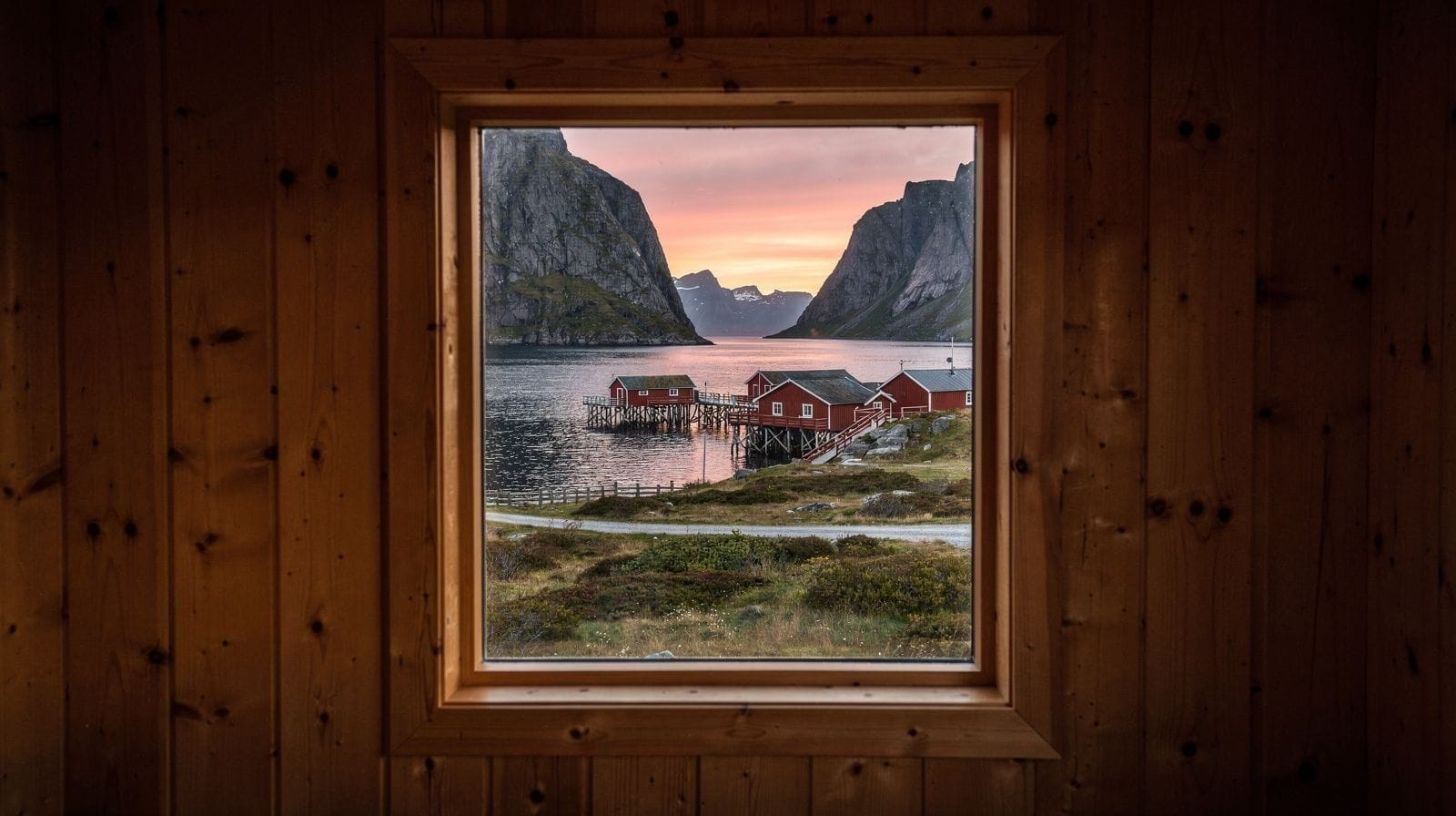 Where to Stay in Lofoten: Svolvær, Leknes, or Reine